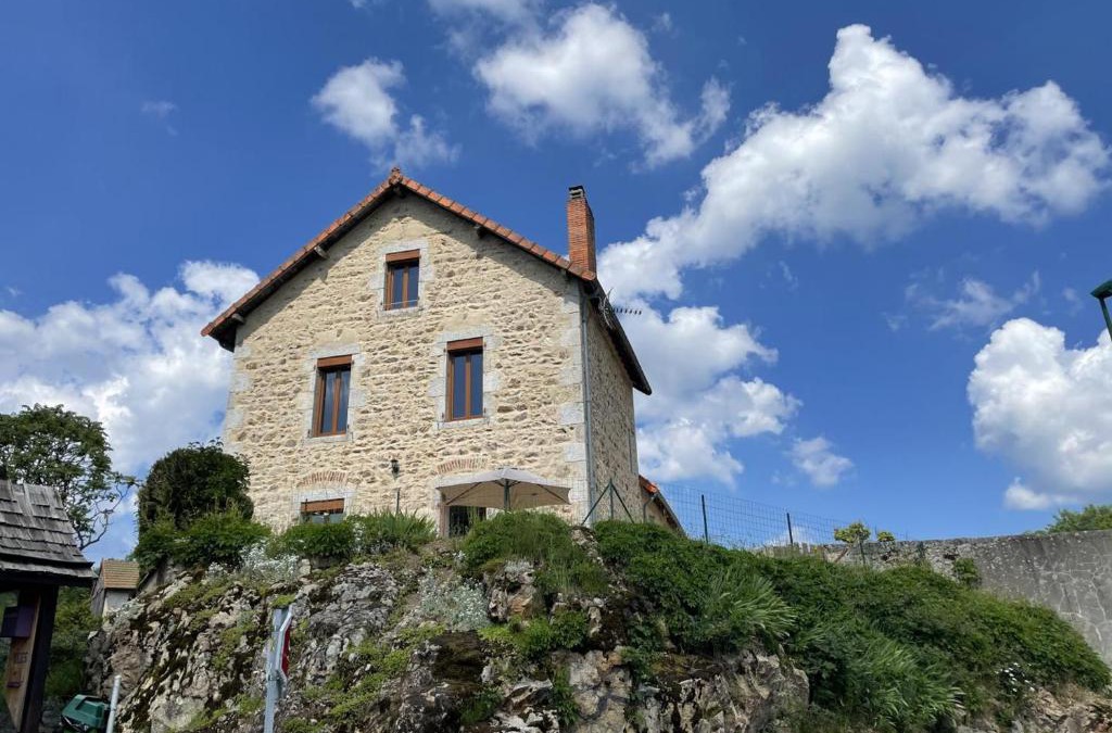 La Chabanne House | Maison rénovée avec jardin, BBQ, animaux acceptés - FR-1-489-341