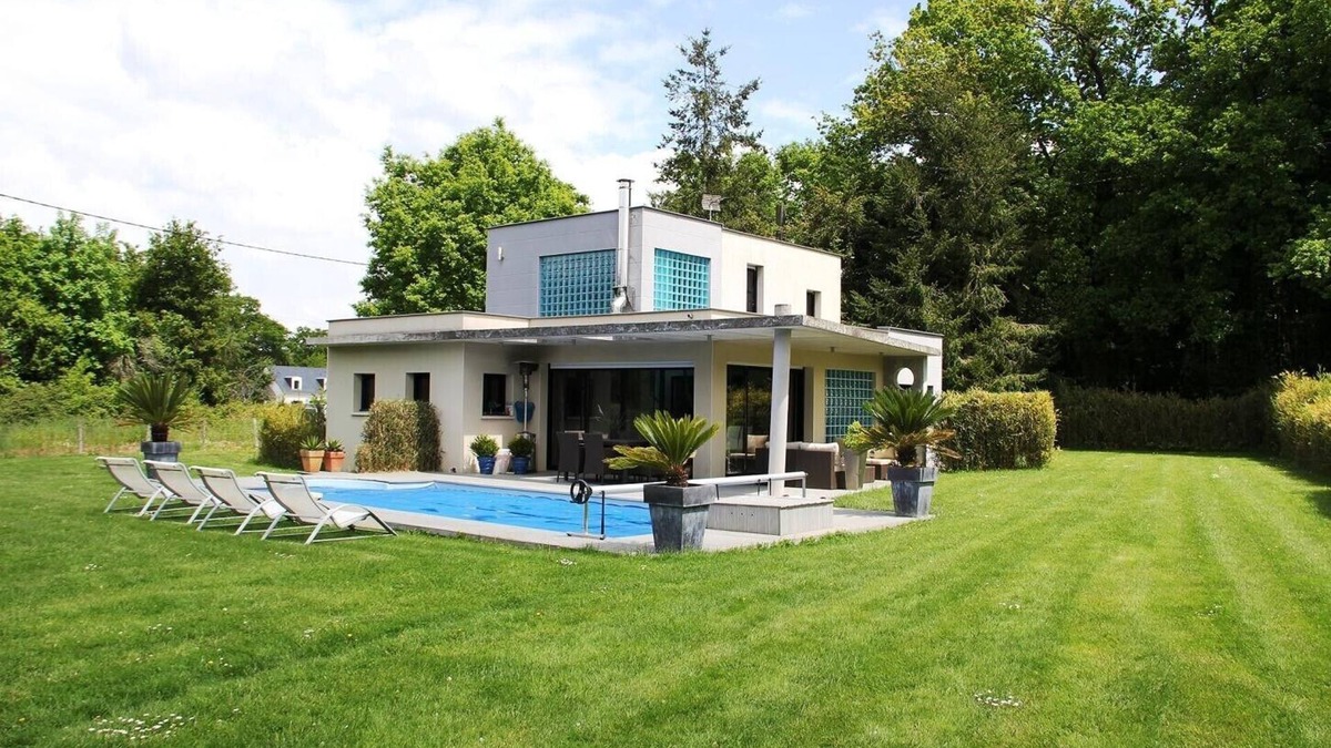 Redon House | Maison Redonnaise at the confluence of the Oust and Vilaine rivers.