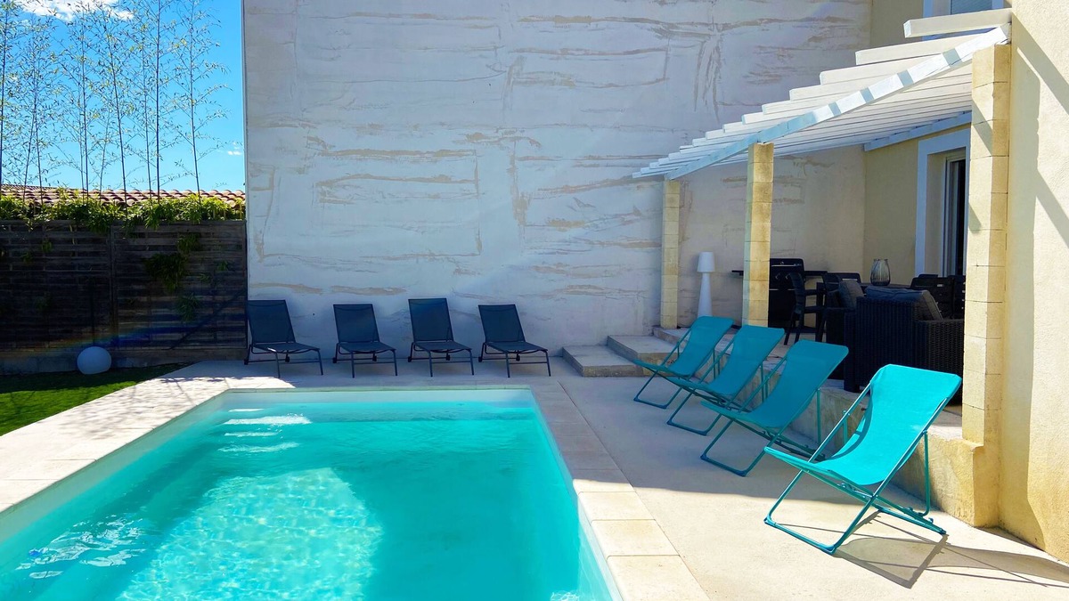 Aimargues Villa | Maison Romarin Avec Piscine