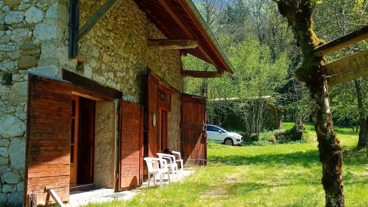 Attignat-Oncin House | Maison Savoyarde à Proximité du LAC D'aiguebelette