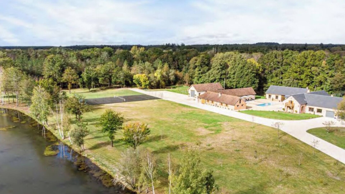 Chaumont-sur-Tharonne House | Maison Sologne/écuries/piscine/plancha/salle de Sport/billard/tennis/étang/18 ha