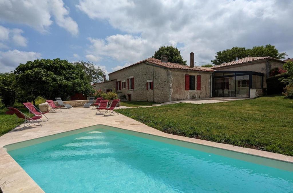 Val-des-Vignes House | Maison spacieuse avec piscine chauffée, jardin clos, terrasses, cheminée, et équipements bébé inclus. - FR-1-653-183