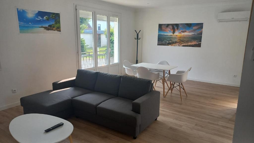 Casseneuil Apartment | Maison spacieuse avec un terrain