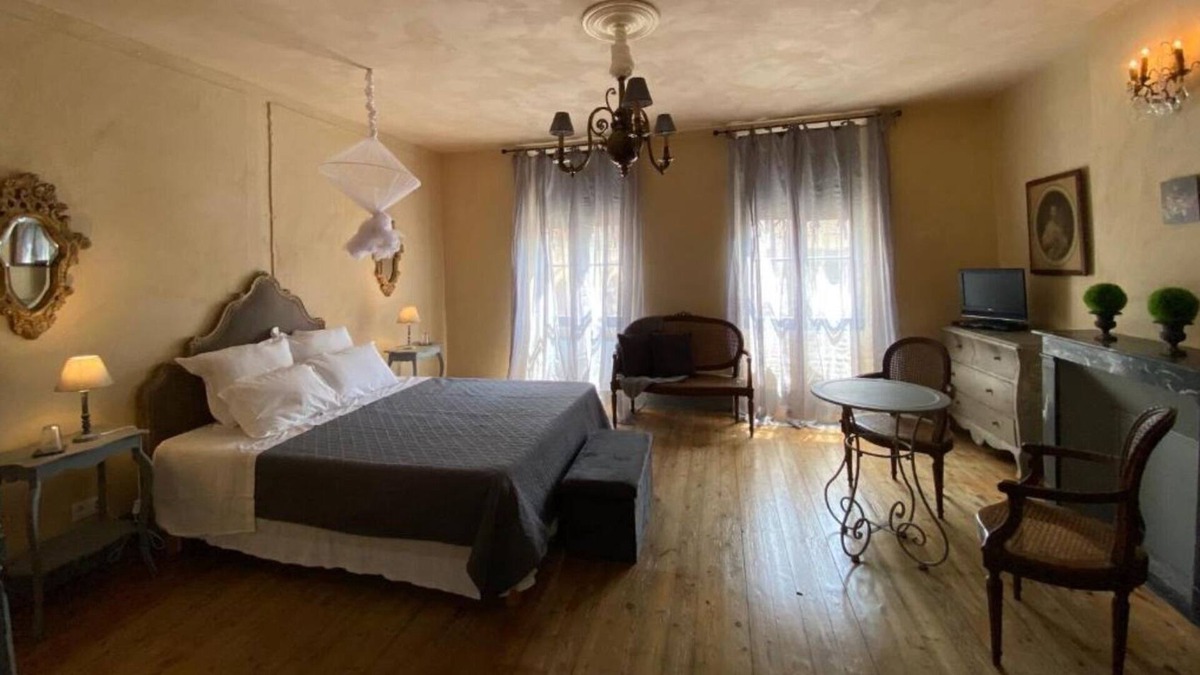 Casseneuil House | Maison Surplombant la Rivière Dans Lancien Bourg Médiéval
