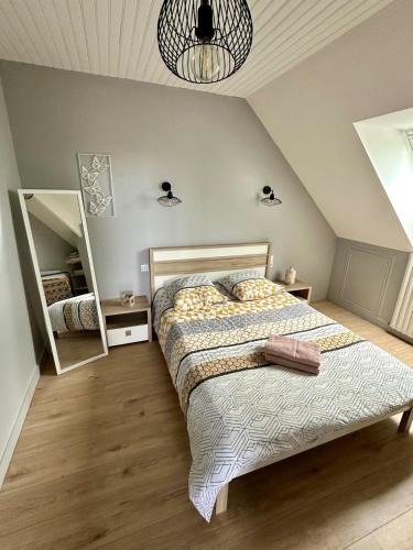 Laigne-en-Belin Apartment | Maison très proche des 24 Heures - 9 Personnes