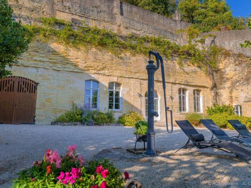 Vouvray House | Maison troglodyte élégante avec spa, salle de jeux et jardin clos à Vouvray - FR-1-381-87