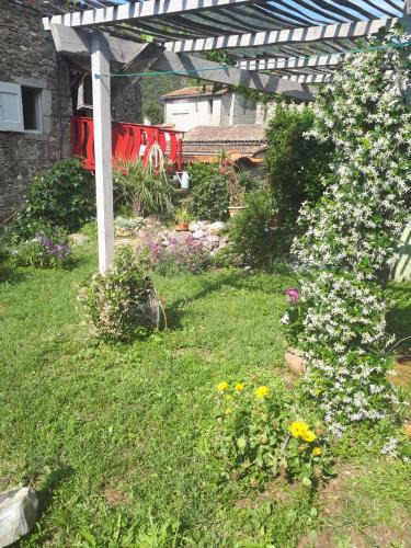 Mialet House | maison typique cévenole avec jardin