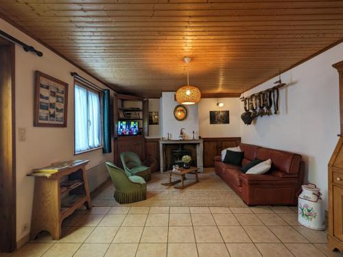 Corcieux House | Maison Vosgienne Charmante: 2 Chambres, Cheminée, Proche Gérardmer, Parfaite pour Familles et Fêtes - FR-1-589-36