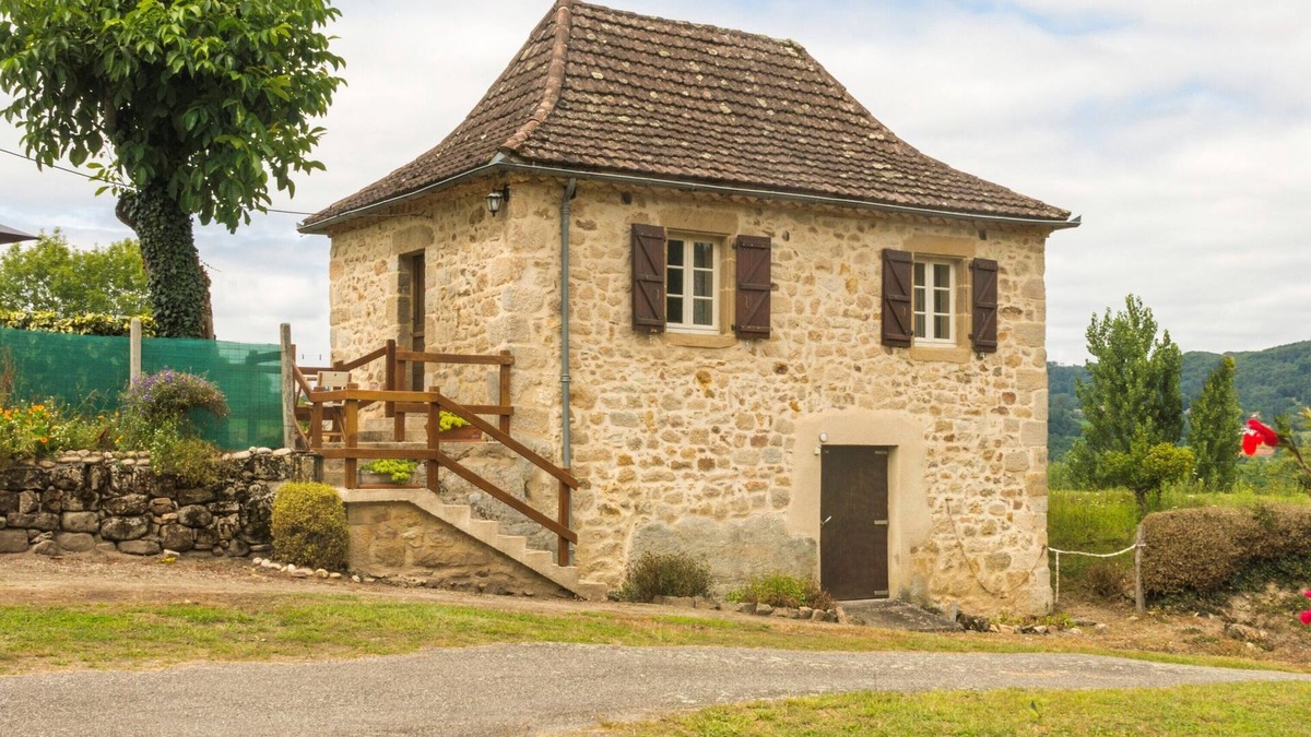 Puy-d'Arnac House | Maisonette in Corrèze | Wifi, TV, terrace and barbecue, private green spaces