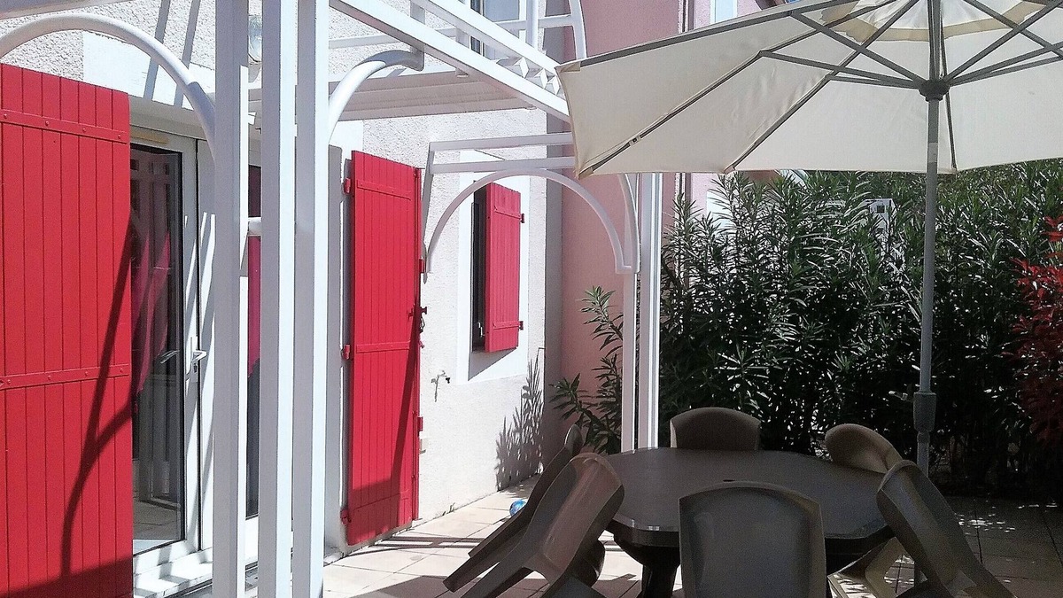 Sorede House | Maisonette in Residence with Pool