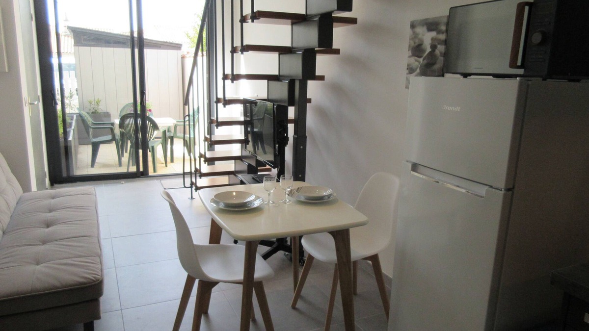 Quartier des Boucholeurs House | Maisonette with terrace and parking close to the beach