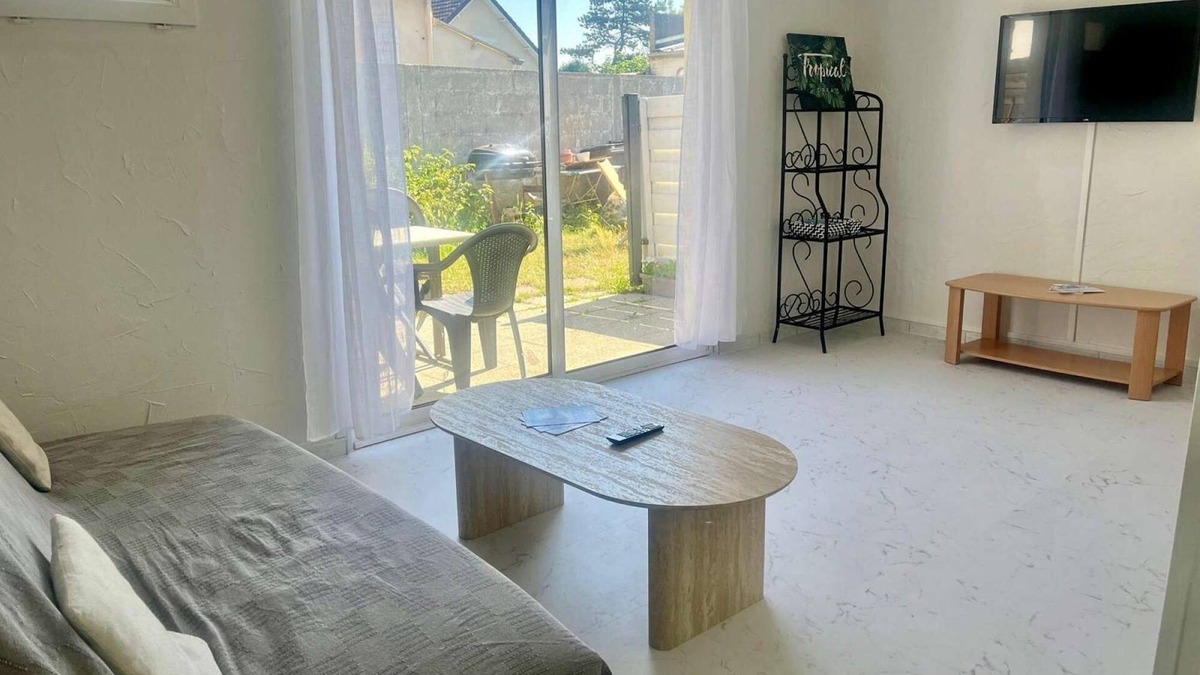 Luc-sur-Mer House | Maisonette with terrace 50m from the sea
