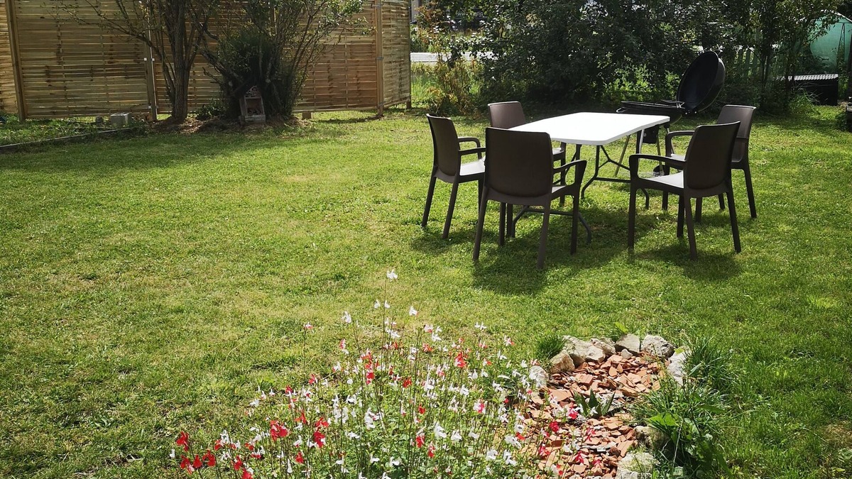 Clery-Saint-Andre House | Maisonnette Avec Jardin et Jacuzzi. Animaux de Compagnie Acceptés