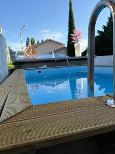 Creuzier-le-Vieux Ski Chalet | Maisonnette avec Jardin, Piscine, Netflix