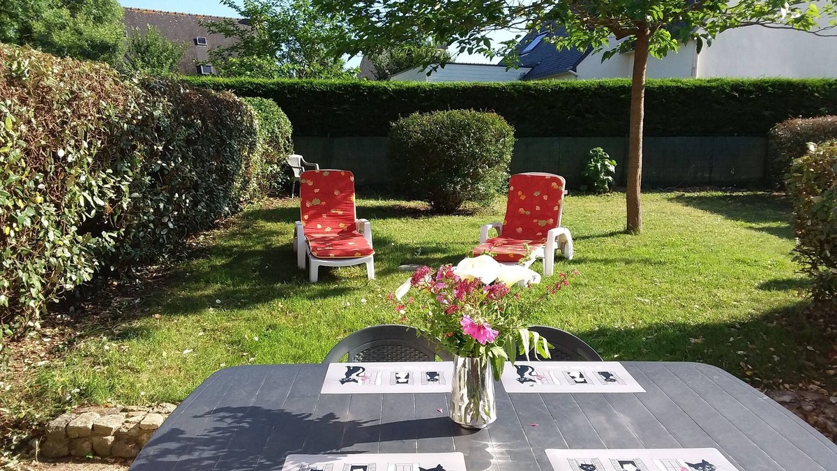 Erdeven House | MAISONNETTE NEAR BEACH PRIVATE PARKING GARDEN SOUTH FACING WIFI