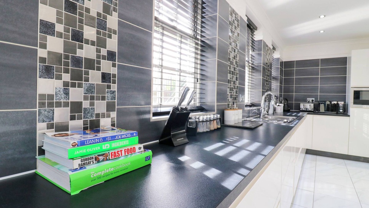 Canvey Island Cottage | MAISONWYCK, country holiday cottage, with pool in Canvey Island