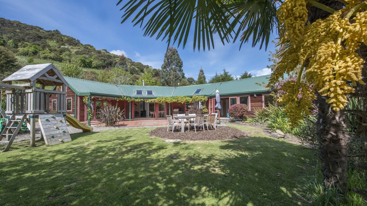 Nelson House | Maitai Magic - Nelson Holiday Home