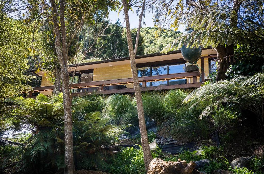 Nelson Region Hotel | Maitai Whare Iti - Adventure Cabins & House
