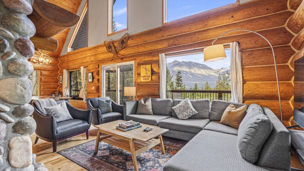 Golden Ski Chalet | Majestic Alpenglow Lodge+Hot Tub & Mountain Views!