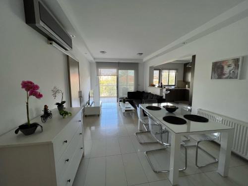 Ayios Dhometios Apartment | Majestic Boutique Apartment/2BR