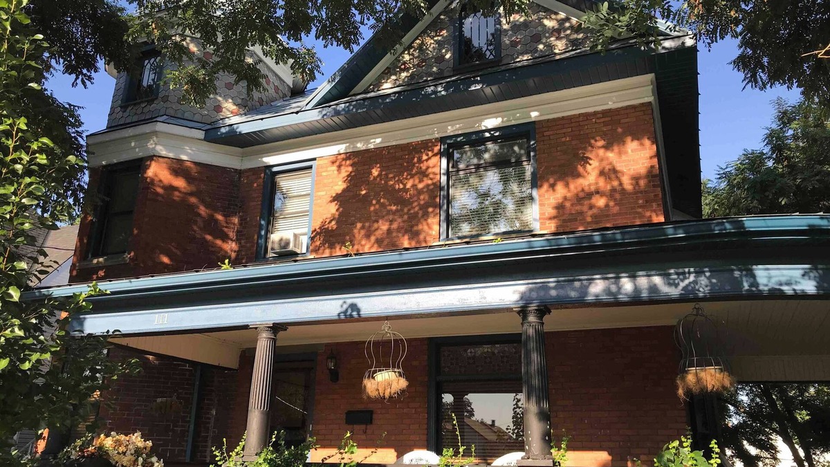 Simcoe House | Majestic Century House —Perfect for family getaways or friends getting together!