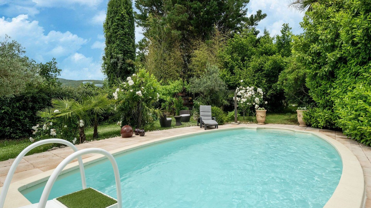 Ganges House | Majestic holiday home in Laroque with hot tub