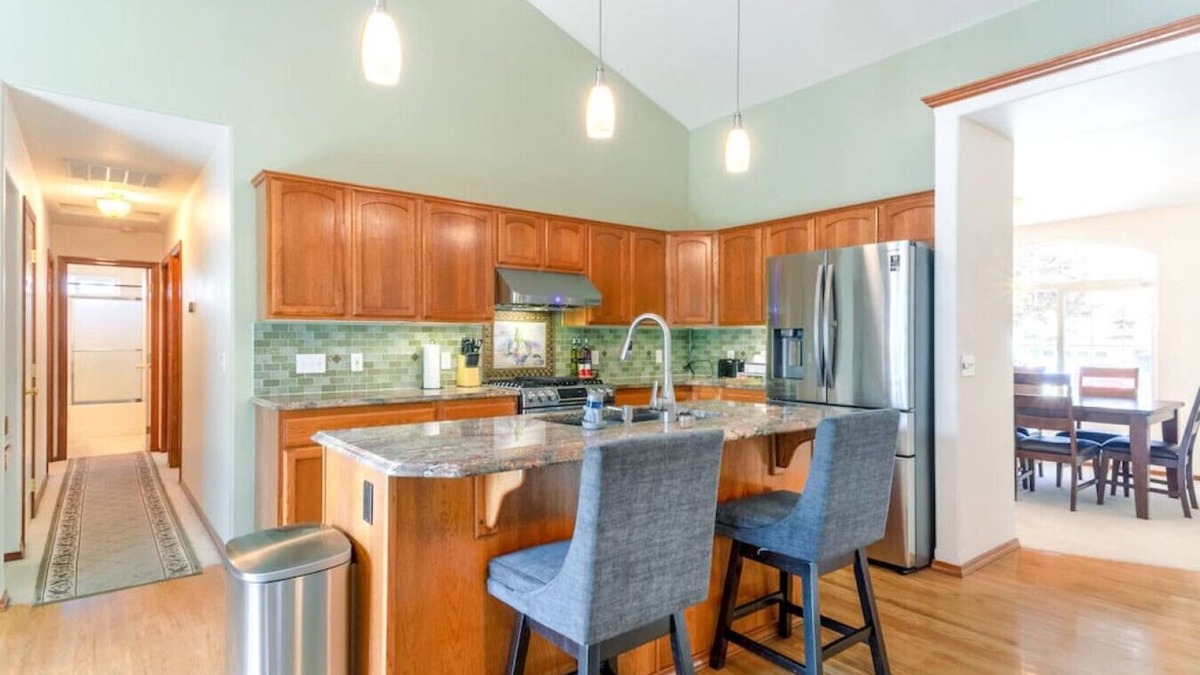 Post Falls House | Majestic Home by the River- Pool Table and Fire Pit