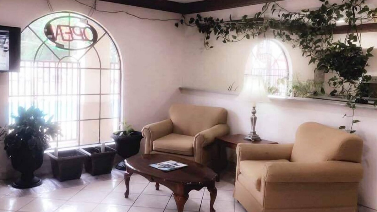 Longview Hotel | Majestic Inn