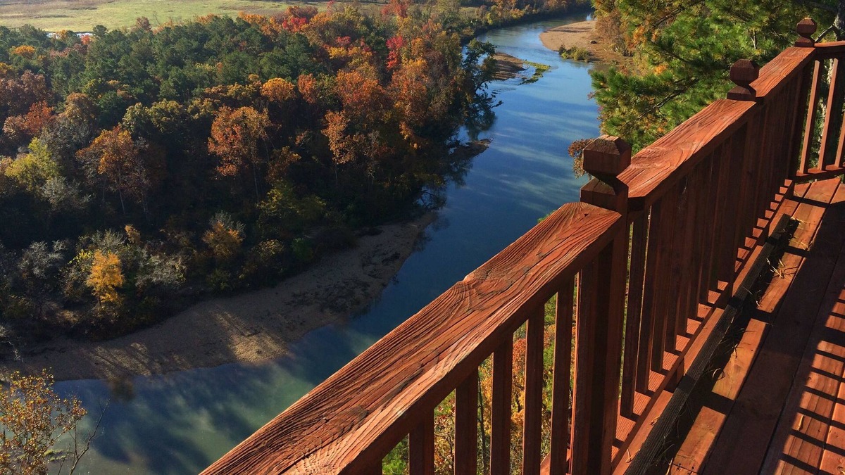 Kansas Cabin | Majestic Lodge In Flint Ridge Resort Overlooking The Illinois River
