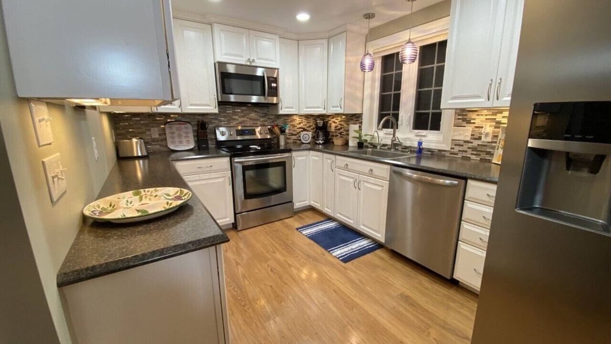 Plantsville House | Majestic Luxury! Stunning Home Away from Home - Short or Long Term Rental