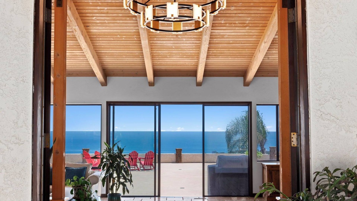 Central Malibu House | MAJESTIC MALIBU HOME, SWEEPING OCEAN VIEWS, 4 MIN TO BEACH, 4 BDRMs, 4 BATHS