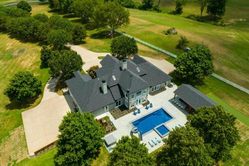 Lebanon House | Majestic Manor-Private Hundred Acre Yard-Pool/Spa