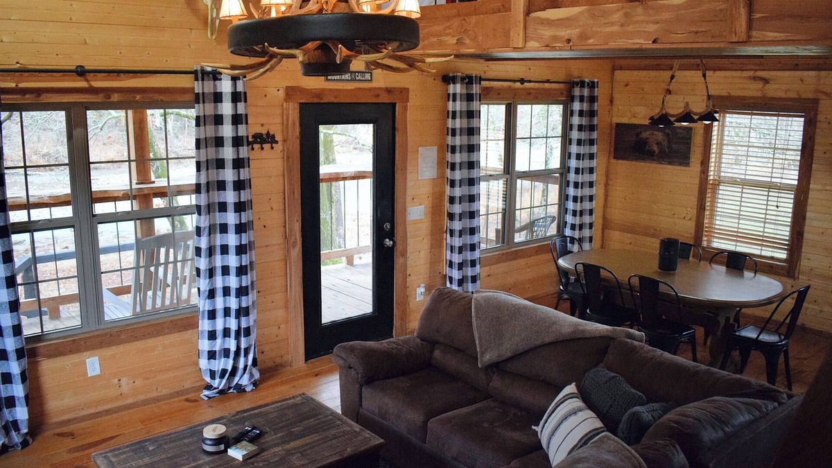Oark Cabin | Majestic Moose Lodge- Oark Cabin Rentals
