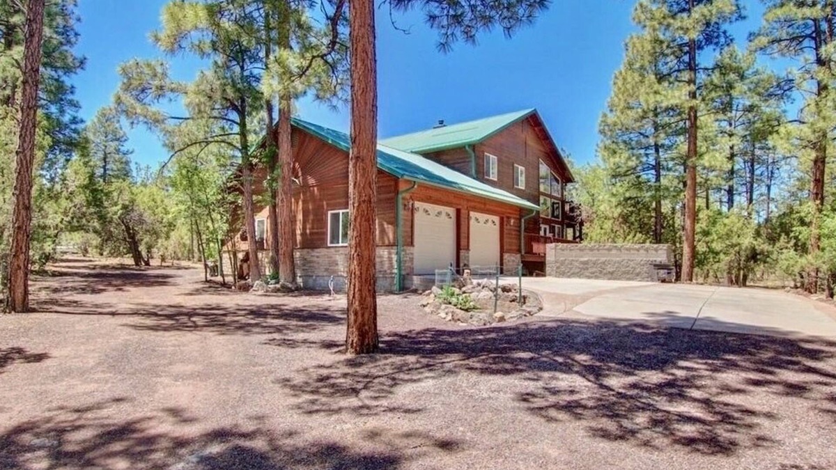 Show Low Cabin | 🌲Majestic Mountain Getaway - Jenson's TreeHouse, a Spacious Cabin Retreat.🦌