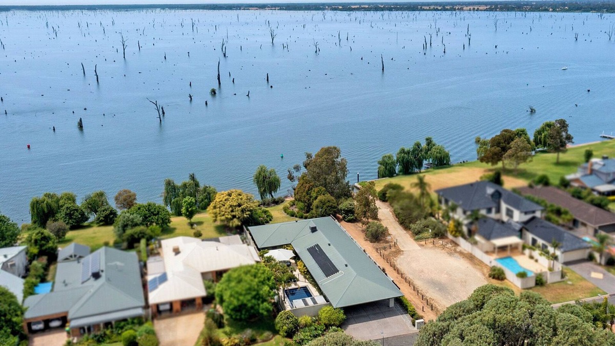 Yarrawonga House | Majestic Murray Riverfront