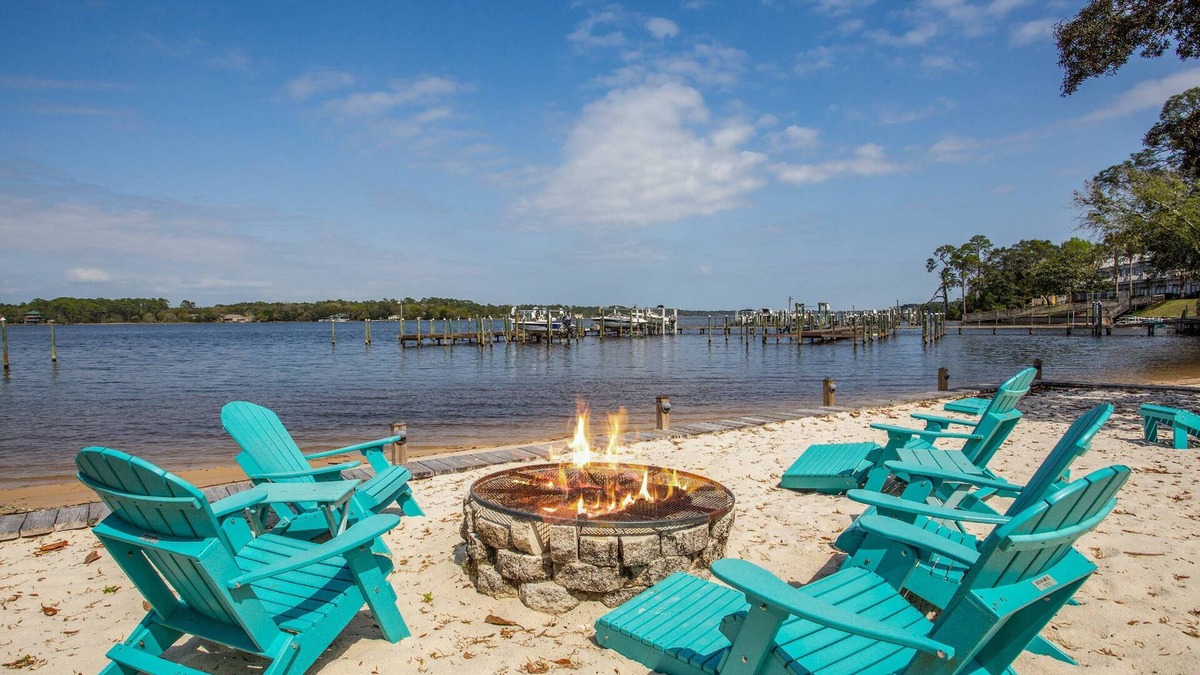 Navarre House | Majestic Retreat - Navarre Townhouse With Bay Access, Garage Community Pool, Kayak, and Paddleboard