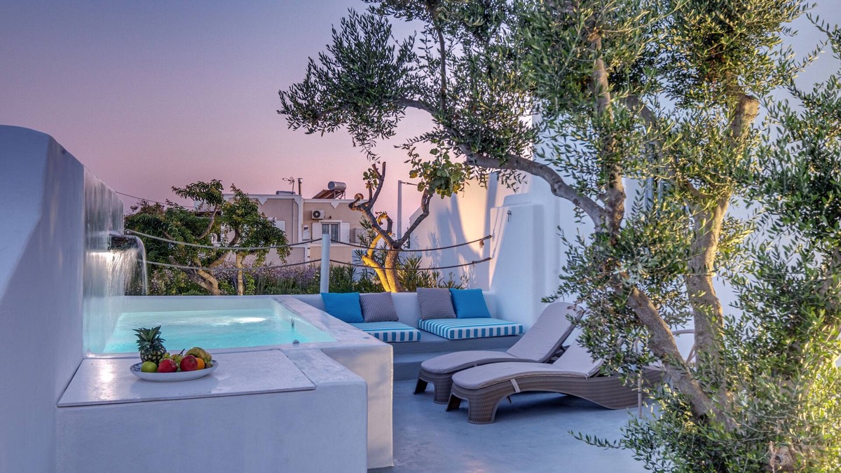Megalochori House | Majestic Sky Luxury Suites