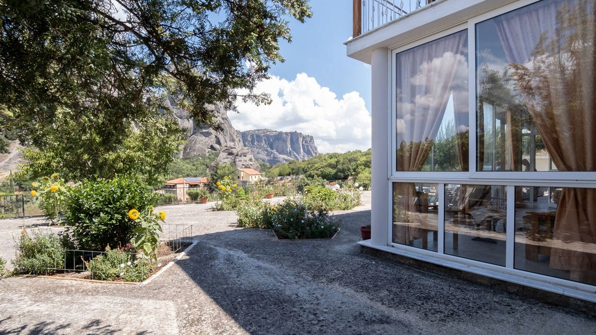 Kalambaka House | Majestic view Home just under Meteora Unesco Site