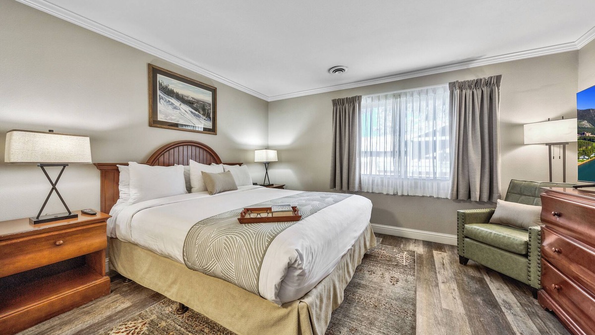 South Lake Tahoe Hotel | Majestic Views! 1BR Accommodation w/Kitchen! Breakfast, Pets Allowed!