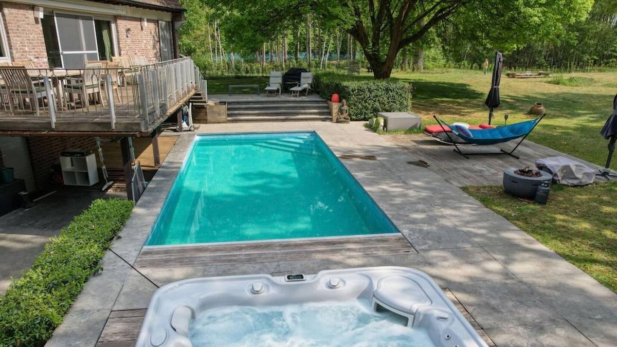 Zolder House | Majestic villa with gigantic garden and swimming pool near the Zolder circuit