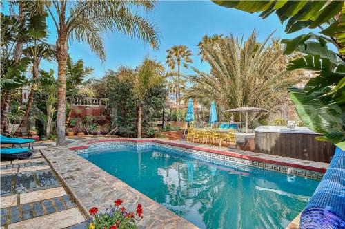 Torrequebrada Villa | Majestic Villa by the Beach Heated Private Pool & Jacuzzi