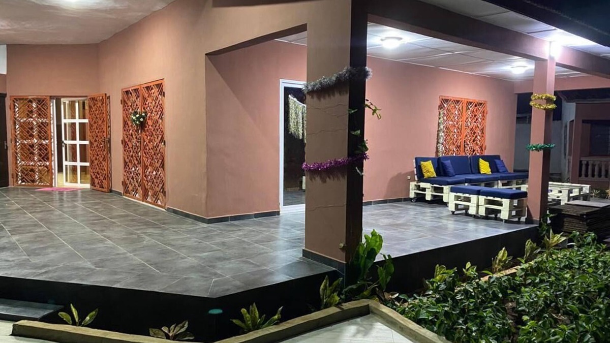 Ouidah House | Majestueuse Villa Tradi-moderne + Partie Independante ! Ideal Pour Groupes