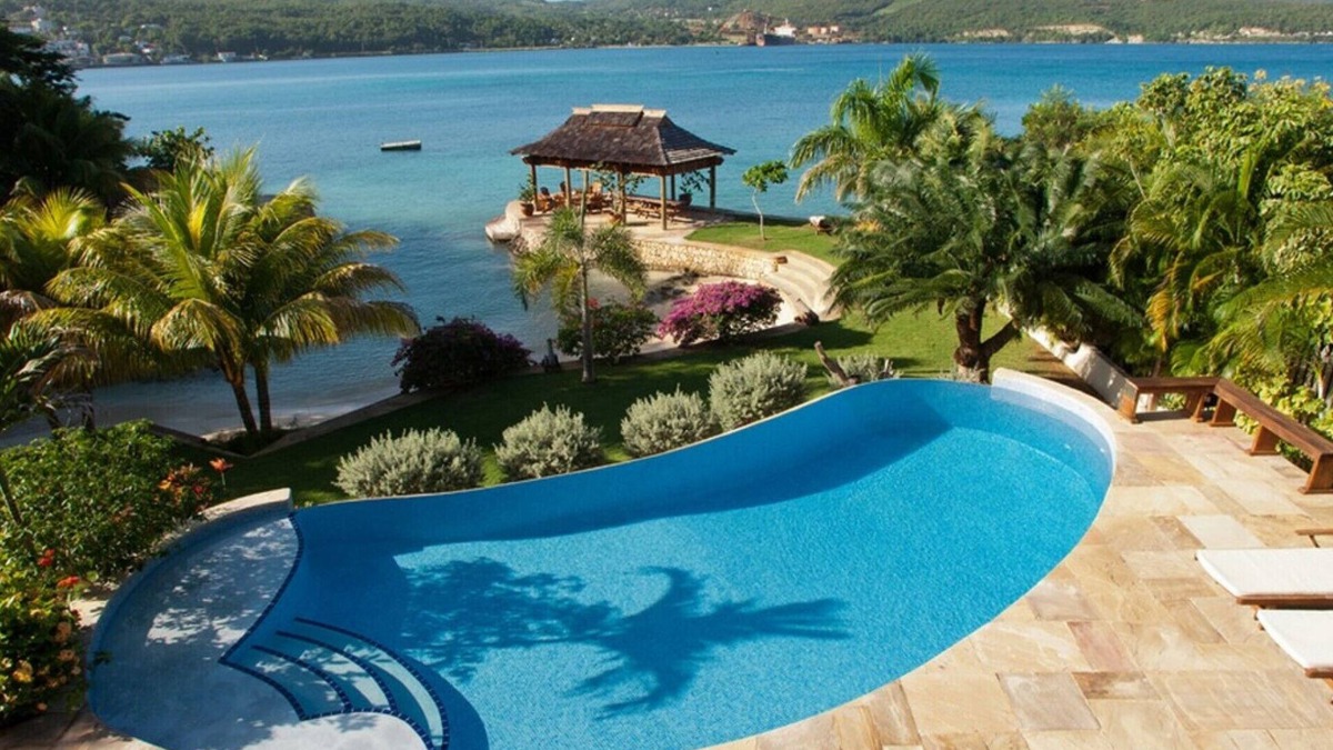 Discovery Bay Villa | MAKANA VILLA JAMAICA - Luxury 7 Bed Beachfront Villa Discovery Bay