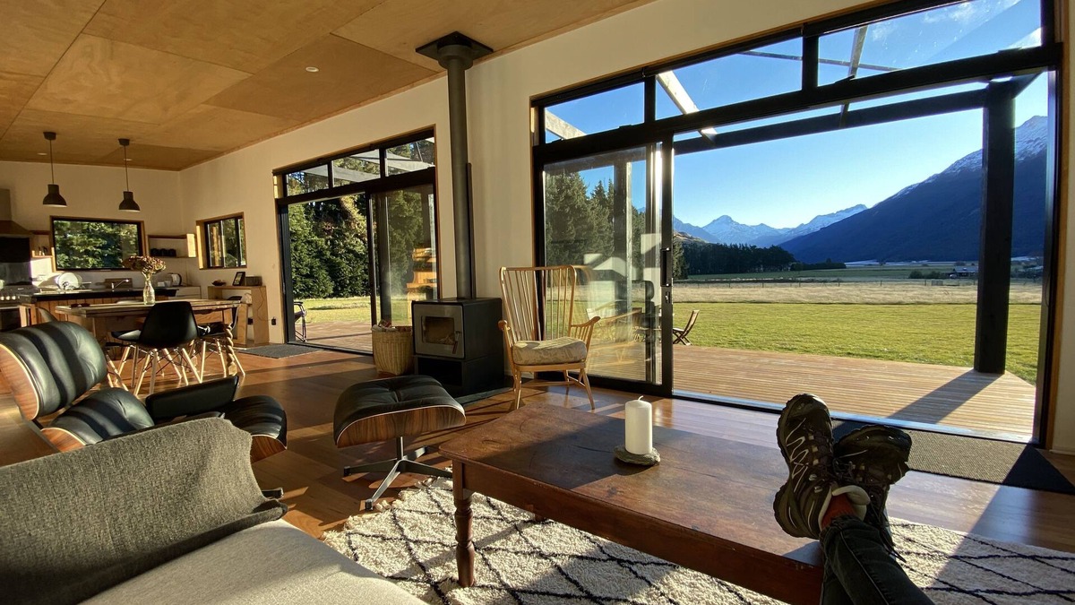 Makarora House | Makarora Bach - Sunny house with spectacular mountain views. Sleeps 6 plus pets.