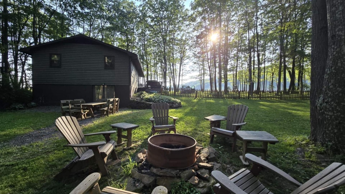 Friendsville House | Make Memories by Wisp&Deep Creek Lake- Firepit, Pool, Gym, King Bed, Fenced yard