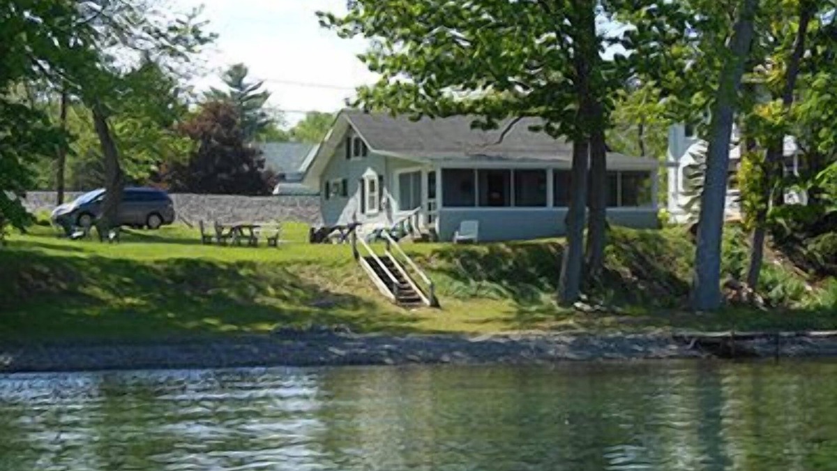 Town of Benton Cottage | Make memories - located on Seneca Lake 8 miles south of Geneva