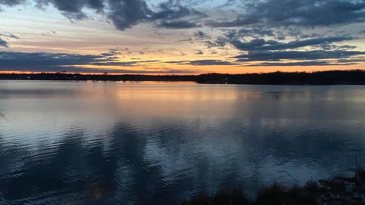 Annandale Cabin | Make Memories on Sugar Lake 45 min from Metro! 3BR/2BA