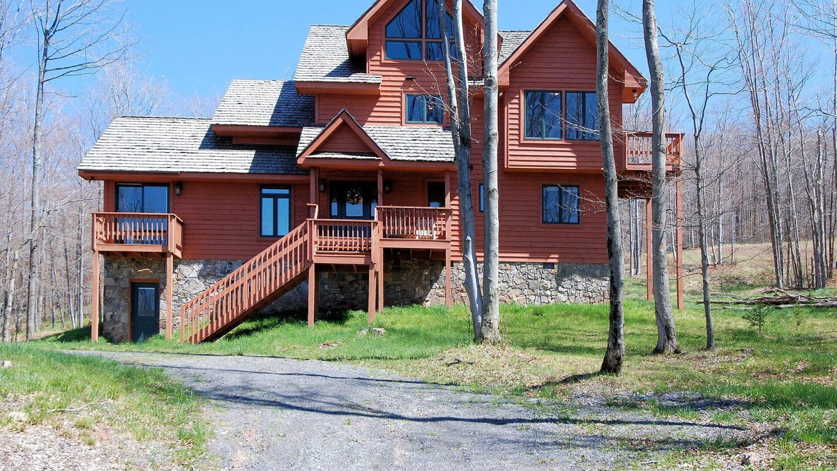 Timberline House | Make The Last Resort your first choice for slope side lodging!