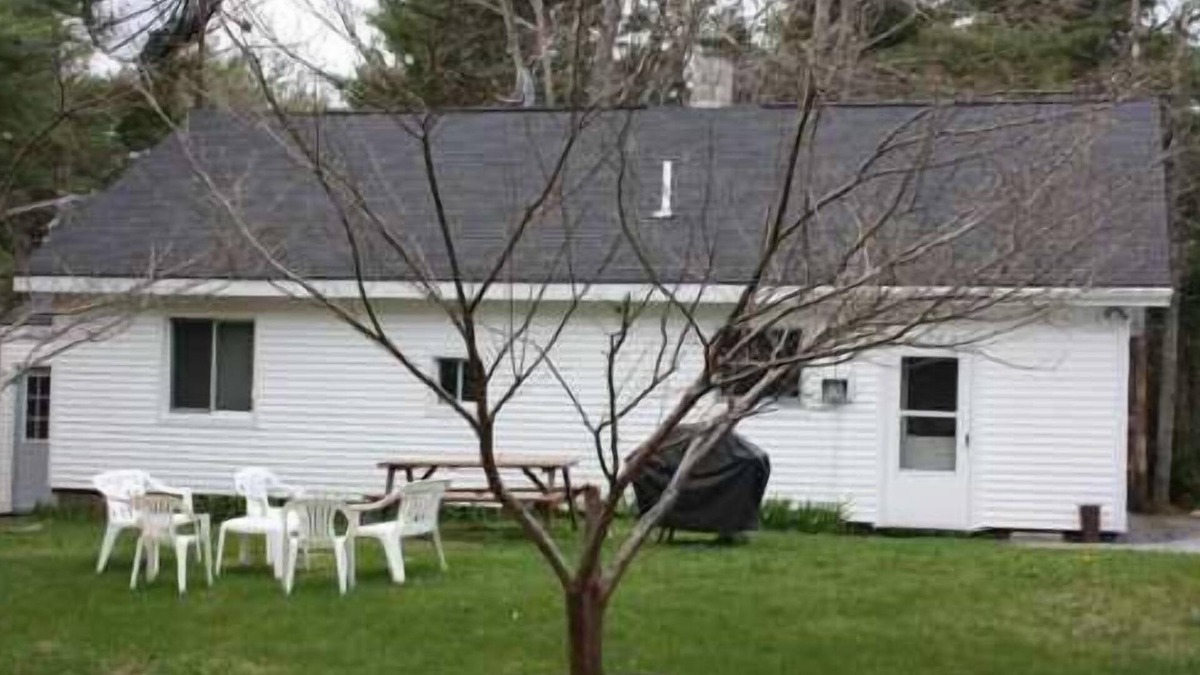 Town Hill House | Make your 2023 Reservations - Pet Friendly