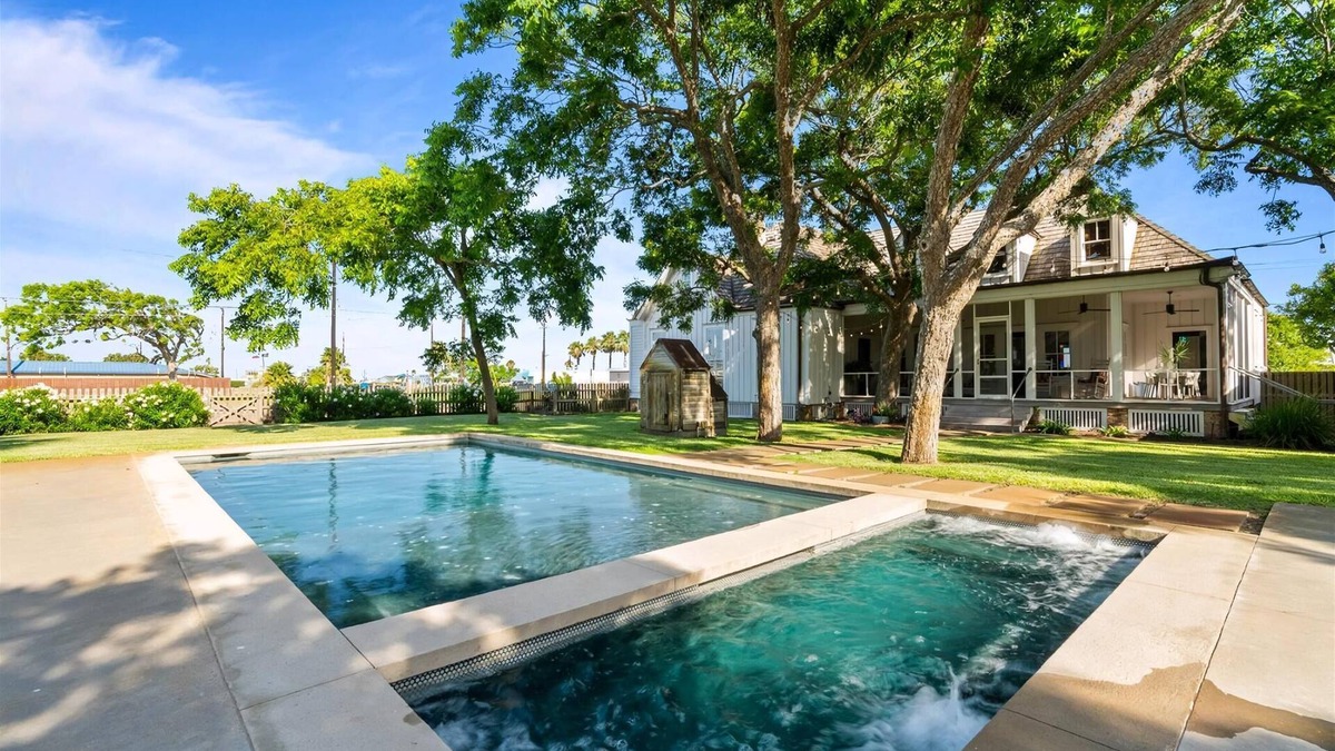 Rockport House | Make your Getaway to the Coast HISTORIC! Book THE WOOD HOUSE Today!